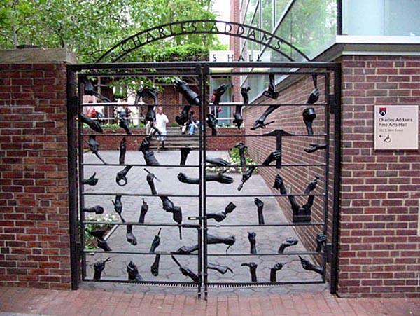 Kelly Family Gates closed